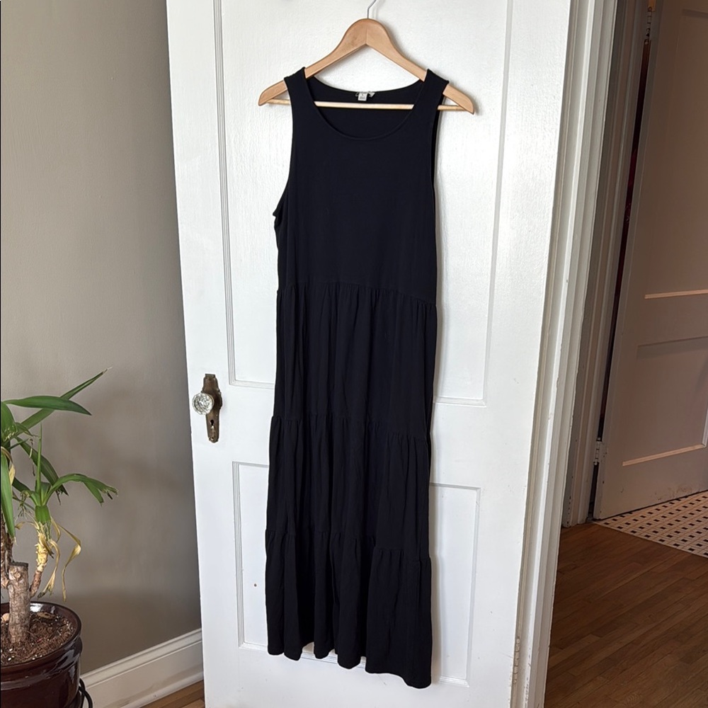 Black Sleeveless Dress